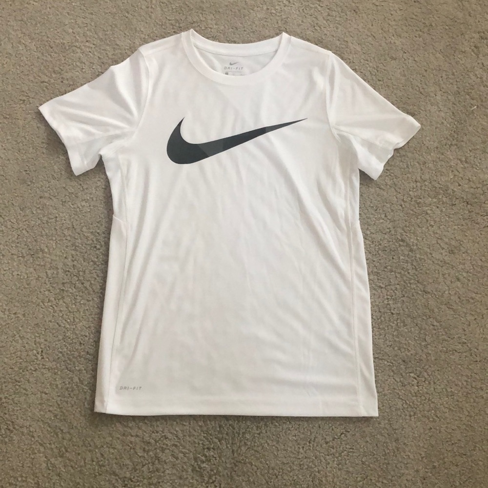 Boys Nike short sleeve shirt